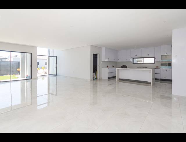 4 BEDROOM FREEHOLD FOR SALE IN PARKLANDS NORTH